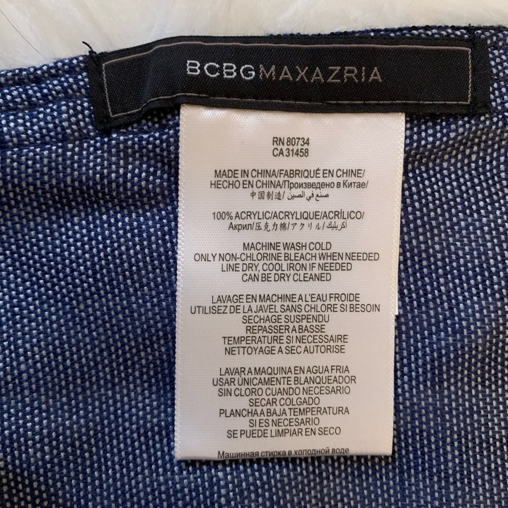 BCBGMaxAzria Versatile Scarf - Picture 8 of 10